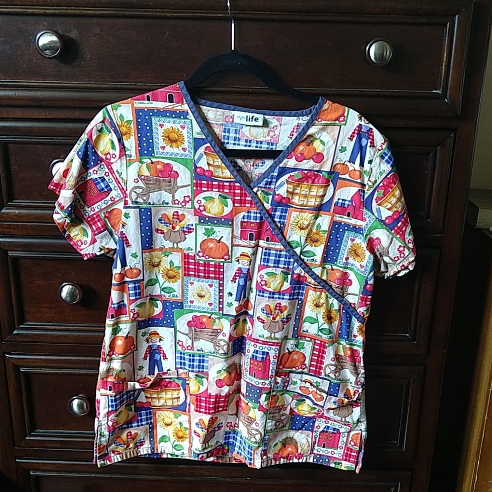 Women's Medium Fall V Neck scrub top